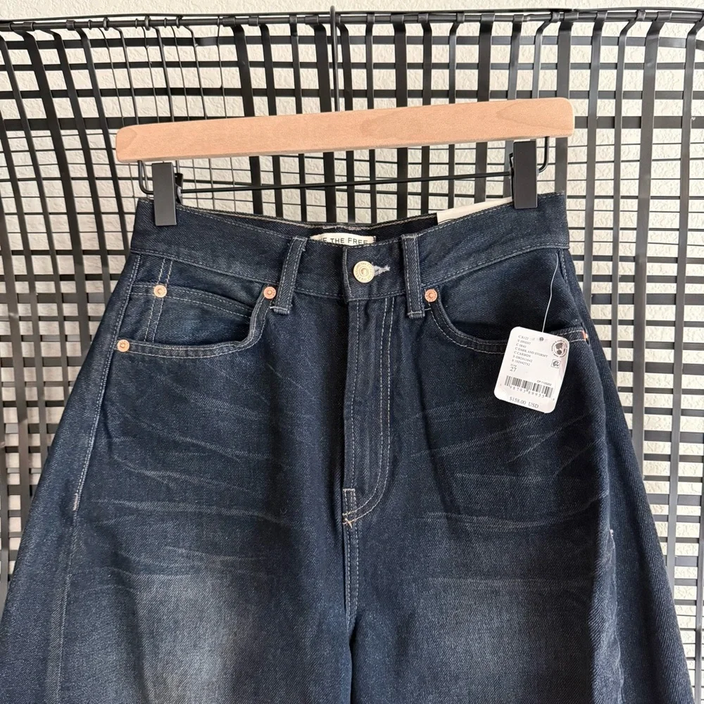NWT Free People Bodie Arc Barrel Jeans in Dark Wash - Picture 6 of 10